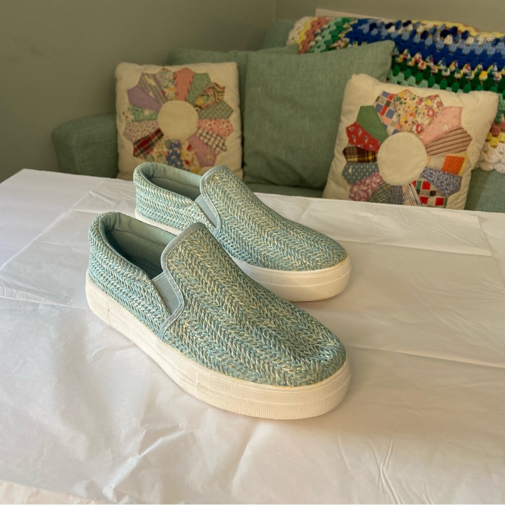 Soda Size 8 Women's Blue Raffia Elastic Side White Rubber Soles Loafer Shoes